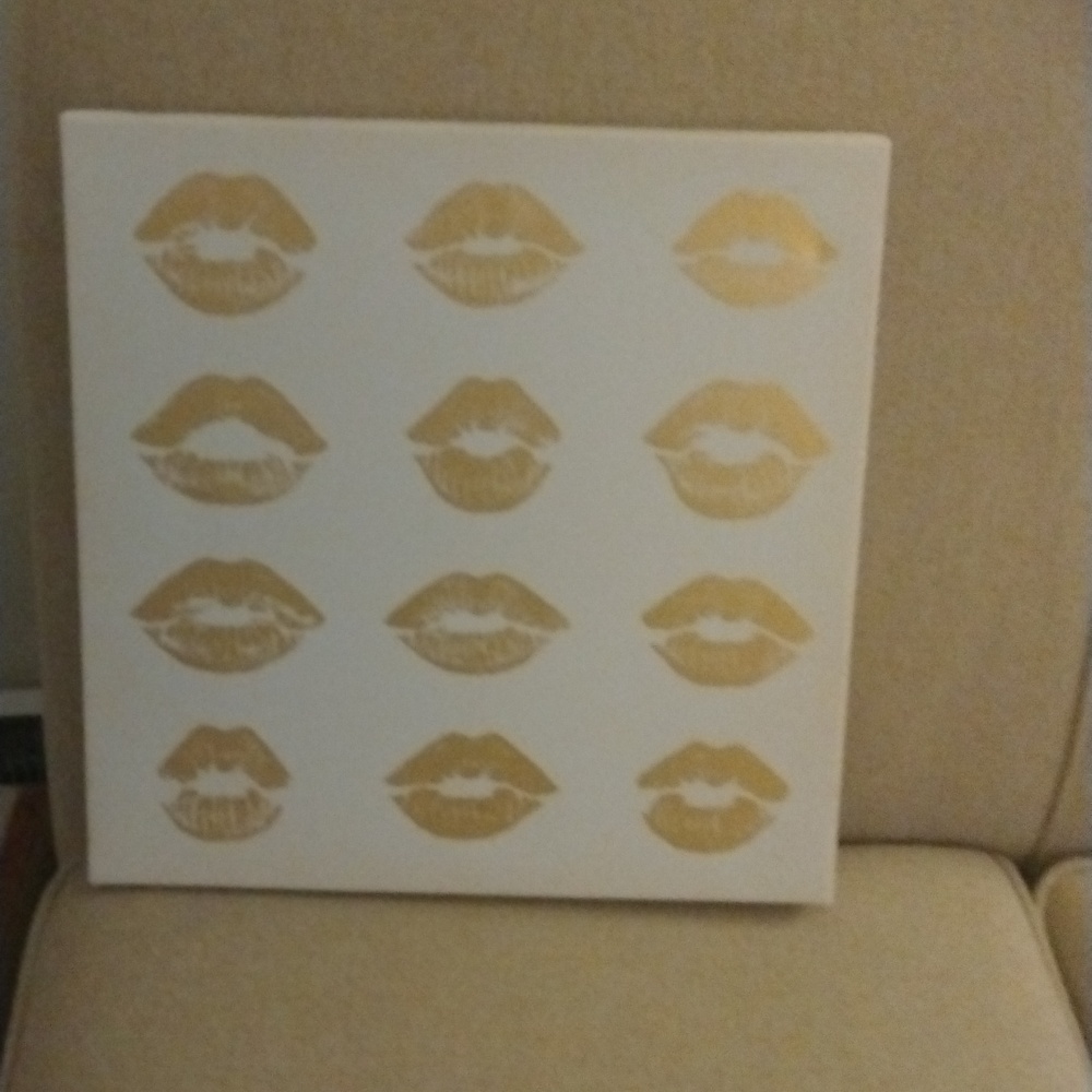 Lip sign White